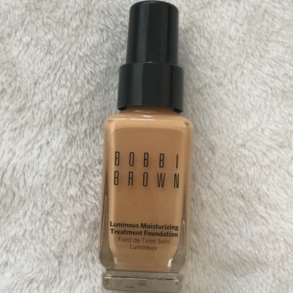 NWT Bobbi Brown Luminous Moisturizing Foundation